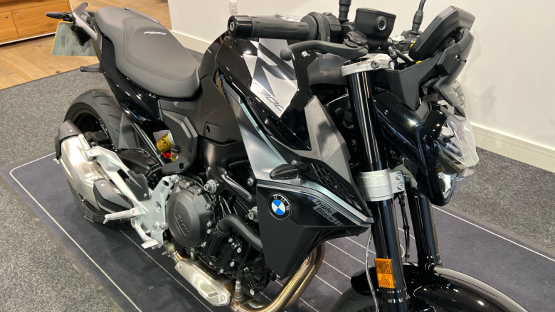 BMW F900 R